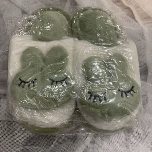 Girls froggy slippers